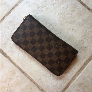 Luis Vuitton wallet